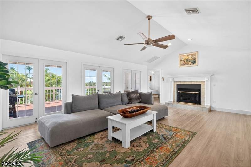 2 bedroom SingleFamilyResidence at 713 Durion Ct, East Rocks, Sanibel — photo 3