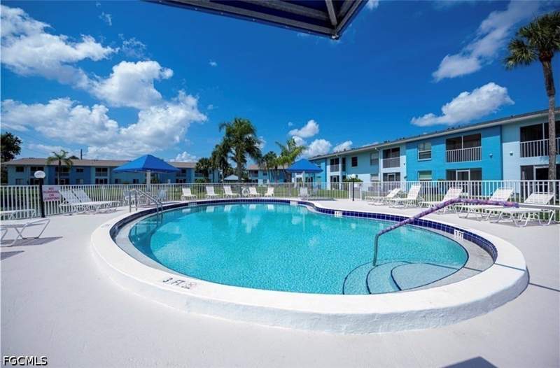 2 bedroom Condominium at 1100 Pondella Rd 911, Royal Hawaiian Club, Cape Coral — photo 2