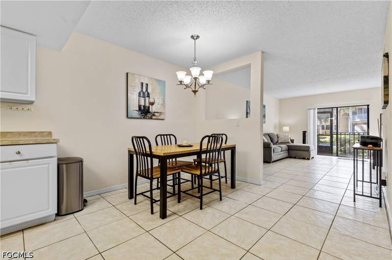2 bedroom Condominium at 12501 McGregor Blvd 11, Maple Gardens, Fort Myers — photo 2