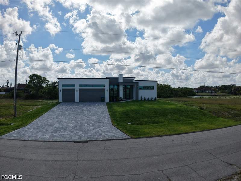 3 bedroom SingleFamilyResidence at 2135 SW 8th Pl, Cape Coral, Cape Coral — photo 2