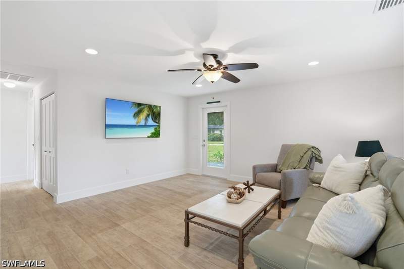 2 bedroom SingleFamilyResidence at 22 Kings Rd A19, Royal Park Villas, Naples — photo 3