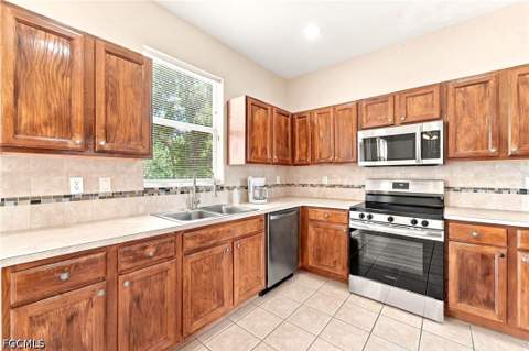 117 Shadow Lakes Dr, Lehigh Acres FL - photo 11 of 40