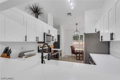 241 Robin Hood Cir 202, Naples FL - photo 6 of 38