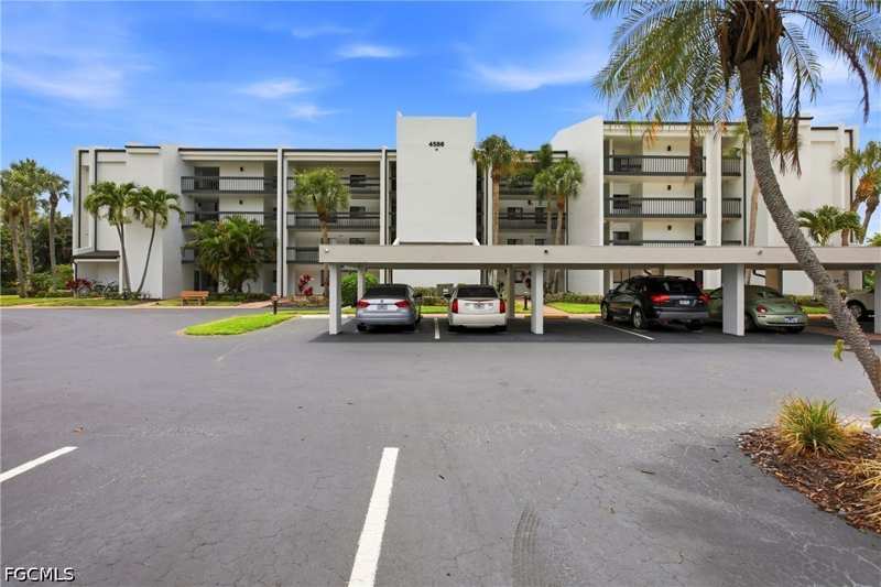 3 bedroom Condominium at 4586 Trawler Ct 303, Trawler Village, Fort Myers — photo 1