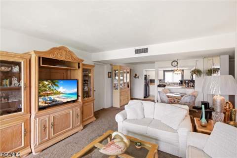 4586 Trawler Ct 303, Fort Myers FL - photo 10 of 38