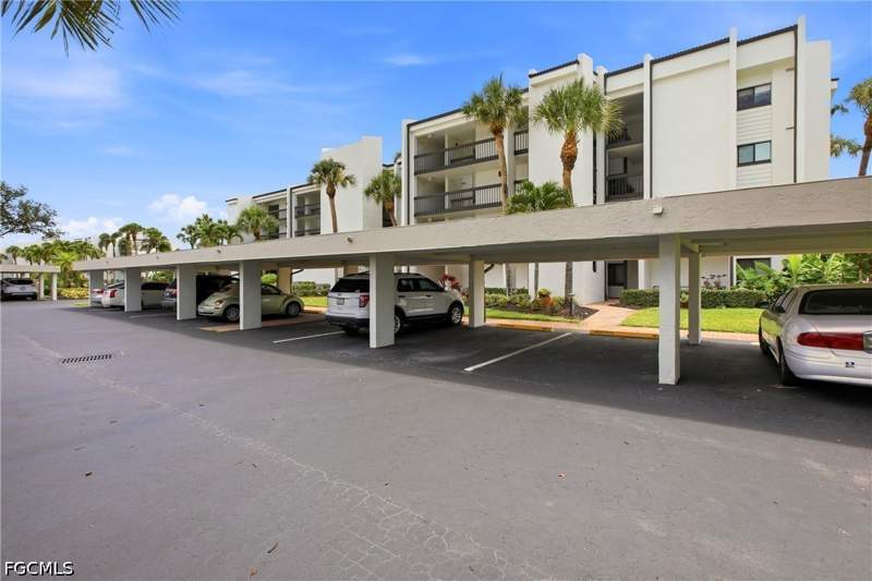 3 bedroom Condominium at 4586 Trawler Ct 303, Trawler Village, Fort Myers — photo 2