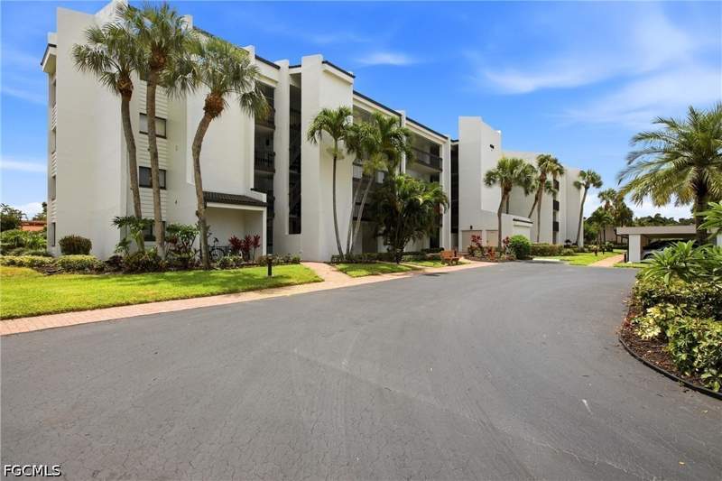 3 bedroom Condominium at 4586 Trawler Ct 303, Trawler Village, Fort Myers — photo 3