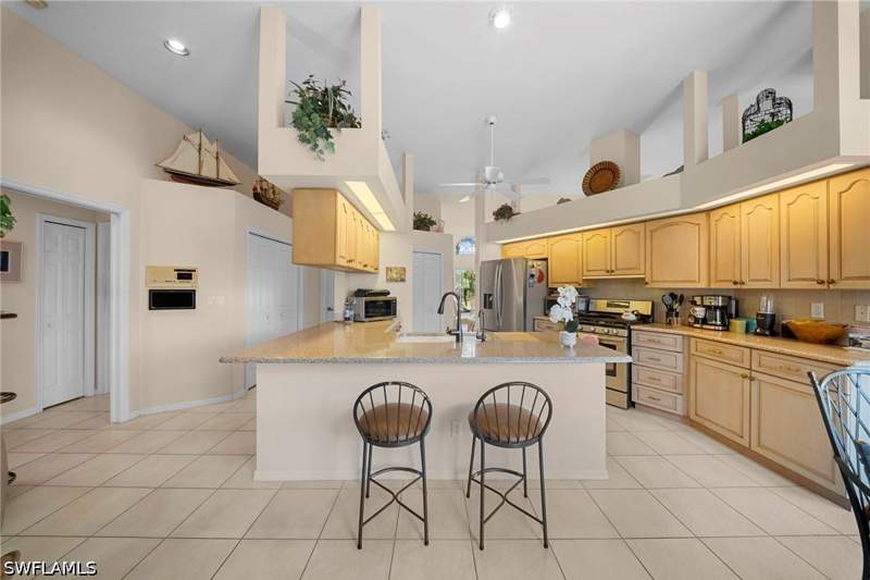 3 bedroom SingleFamilyResidence at 3971 Spring Garden Ln, Fountain Lakes, Estero — photo 2
