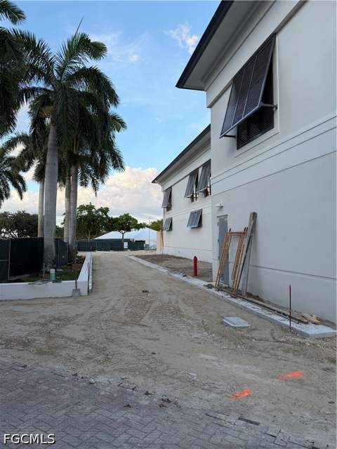 4700 Yacht Harbor Dr 622, Naples FL - photo 6 of 50