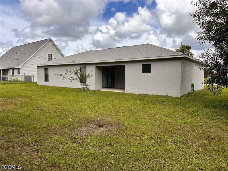 3 bedroom SingleFamilyResidence at 2212 SW Santa Barbara Pl, Cape Coral, Cape Coral — photo 3