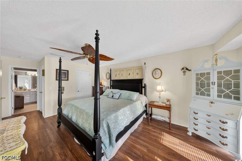 2 bedroom SingleFamilyResidence at 3336 SE 19th Ave, Cape Coral, Cape Coral — photo 4