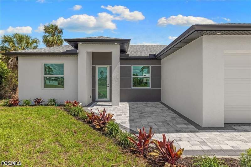3 bedroom SingleFamilyResidence at 1337 NE 33rd St, Cape Coral, Cape Coral — photo 2