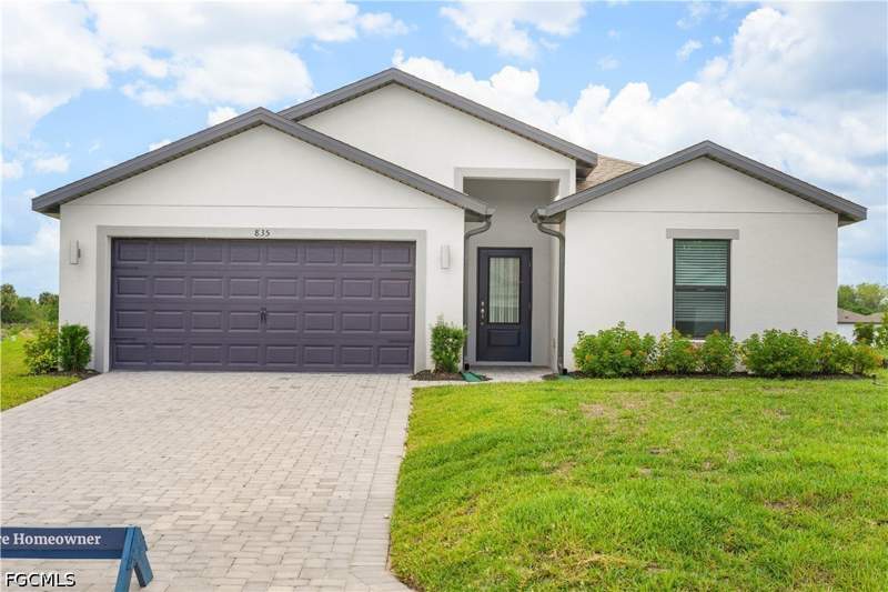 5 bedroom SingleFamilyResidence at 835 Gen D Macarthur Ave, Labelle, Labelle — photo 3