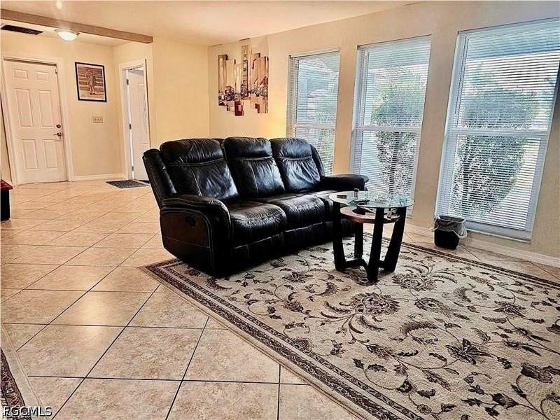 3 bedroom SingleFamilyResidence at 124 SE 31st St, Cape Coral, Cape Coral — photo 3
