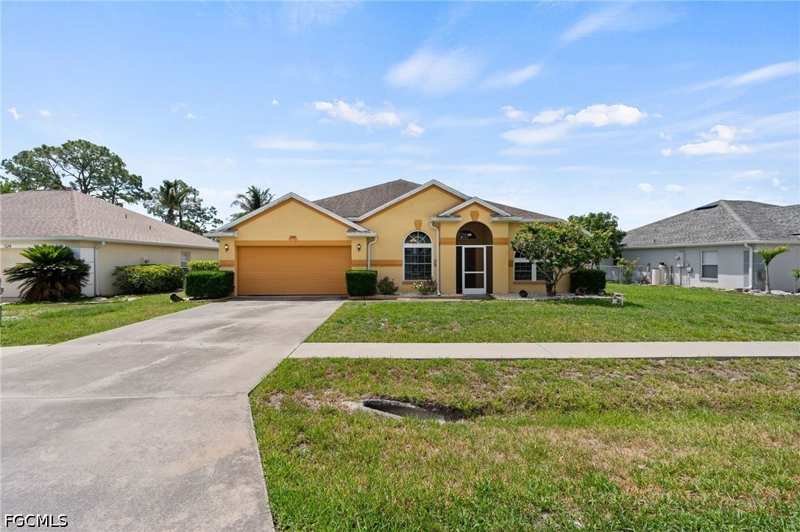 3 bedroom SingleFamilyResidence at 1520 Honor Ct, Varsity Lakes, Lehigh Acres — photo 1