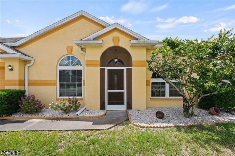 3 bedroom SingleFamilyResidence at 1520 Honor Ct, Varsity Lakes, Lehigh Acres — photo 2