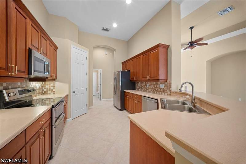 3 bedroom SingleFamilyResidence at 7914 Founders Cir, Madison Park, Naples — photo 4