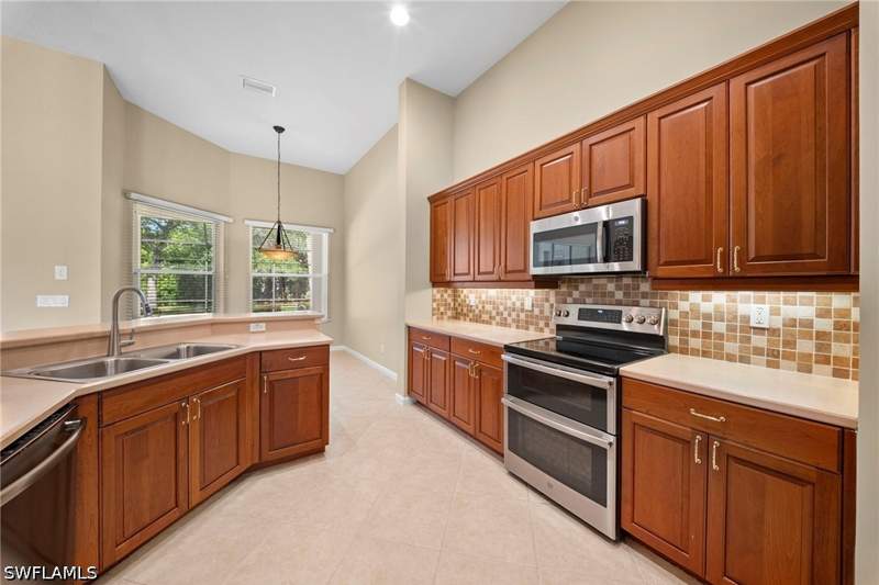 3 bedroom SingleFamilyResidence at 7914 Founders Cir, Madison Park, Naples — photo 5