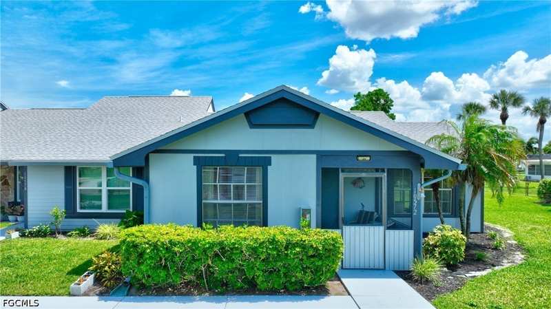 2 bedroom Attached at 10572 Quincy Ct, Beacon Square, Lehigh Acres — photo 1