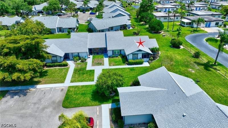 2 bedroom Attached at 10572 Quincy Ct, Beacon Square, Lehigh Acres — photo 5