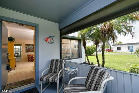 10572 Quincy Ct, Lehigh Acres FL - photo 7 of 33