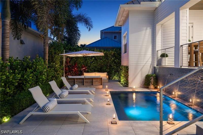 5 bedroom SingleFamilyResidence at 950 8th St S, Olde Naples, Naples — photo 3