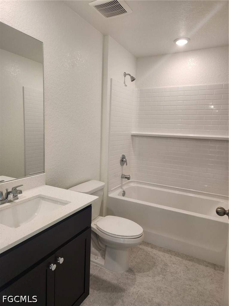 3 bedroom SingleFamilyResidence at 3902 28th St SW, Lehigh Acres, Lehigh Acres — photo 4