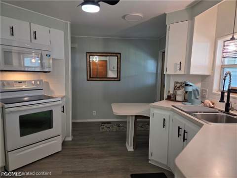 575 Winning Way, North Fort Myers FL - photo 10 of 45