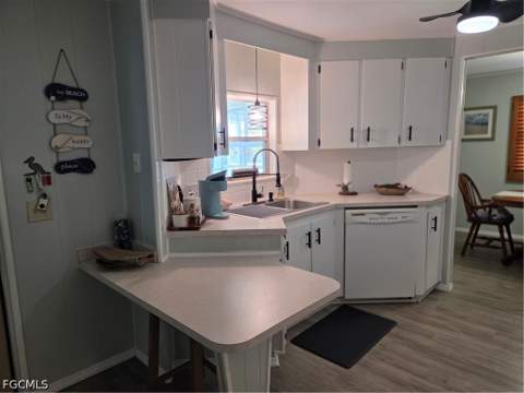 575 Winning Way, North Fort Myers FL - photo 8 of 45