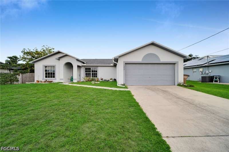 3 bedroom SingleFamilyResidence at 1502 SE 2nd Pl, Cape Coral, Cape Coral — photo 1