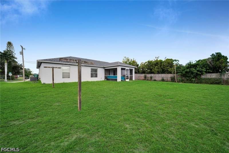 3 bedroom SingleFamilyResidence at 1502 SE 2nd Pl, Cape Coral, Cape Coral — photo 5