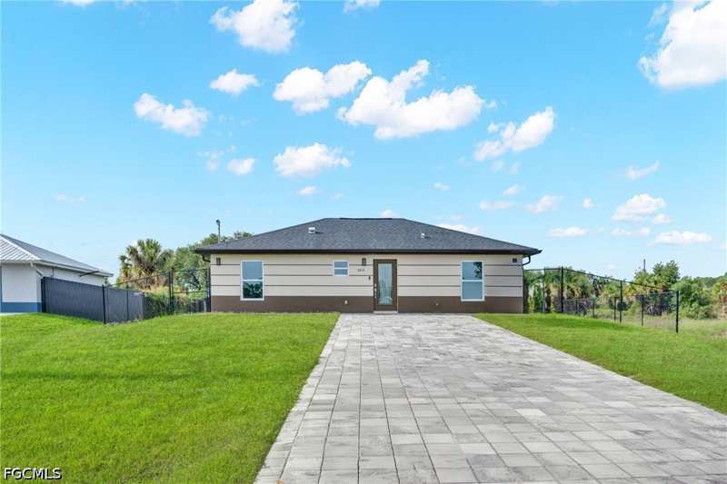 3 bedroom SingleFamilyResidence at 2075 Detroit Dr, Port Labelle, Labelle — photo 1