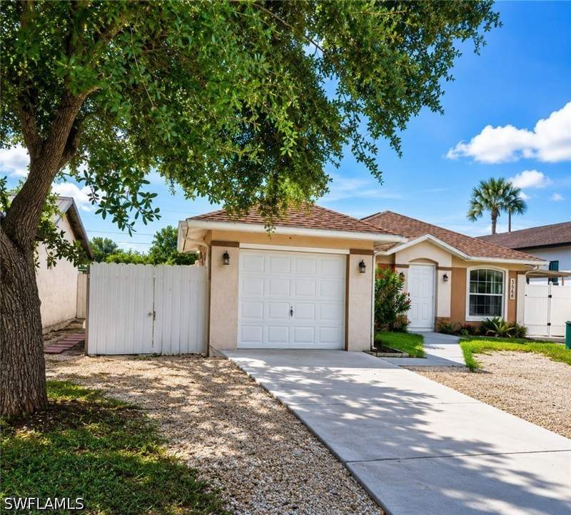 4 bedroom SingleFamilyResidence at 3586 Seagrape Ave, Naples Villas, Naples — photo 2