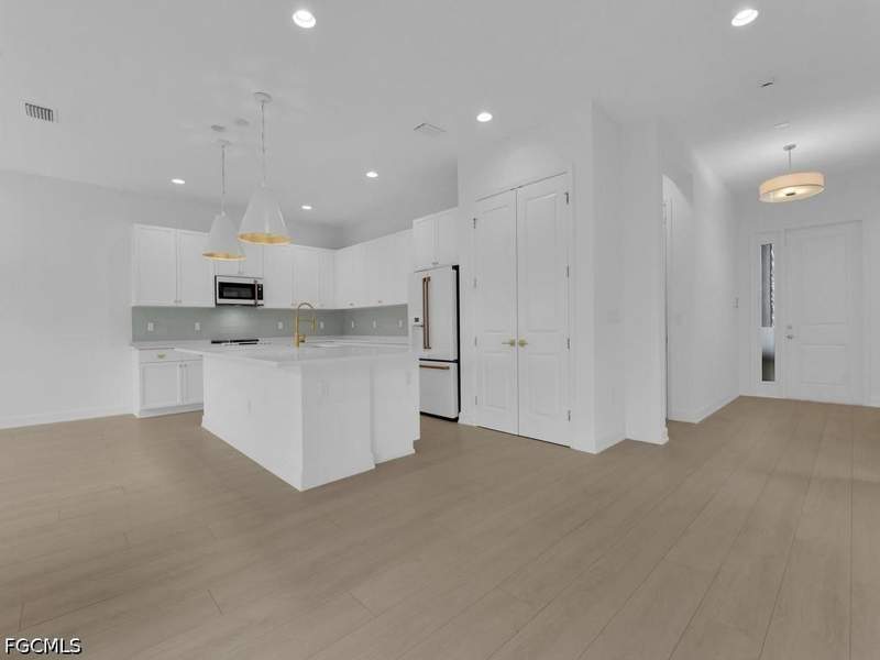 4 bedroom SingleFamilyResidence at 20581 Fair Oak Ln, Rivercreek In Estero, Estero — photo 4