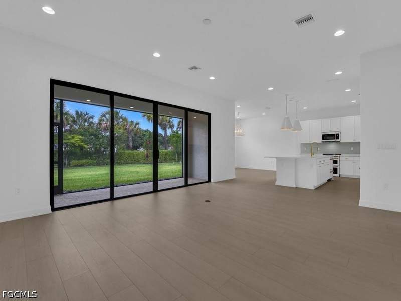 4 bedroom SingleFamilyResidence at 20581 Fair Oak Ln, Rivercreek In Estero, Estero — photo 5