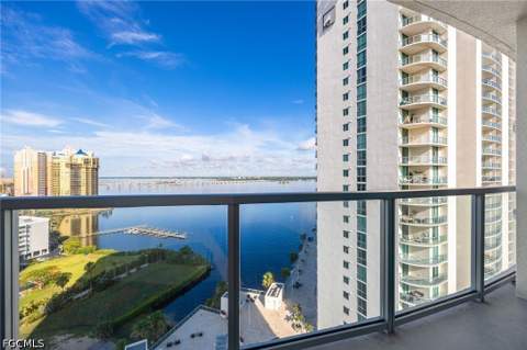 3000 Oasis Grand Blvd 1705, Fort Myers FL - photo 18 of 32