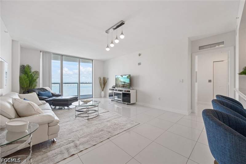 2 bedroom Condominium at 3000 Oasis Grand Blvd 1705, Oasis, Fort Myers — photo 4