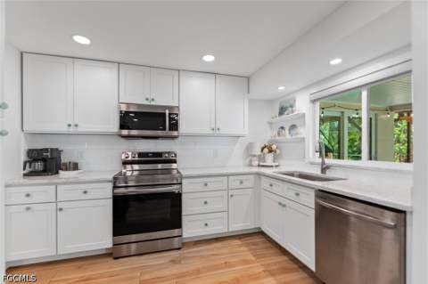9428 Moonlight Dr, Sanibel FL - photo 10 of 41