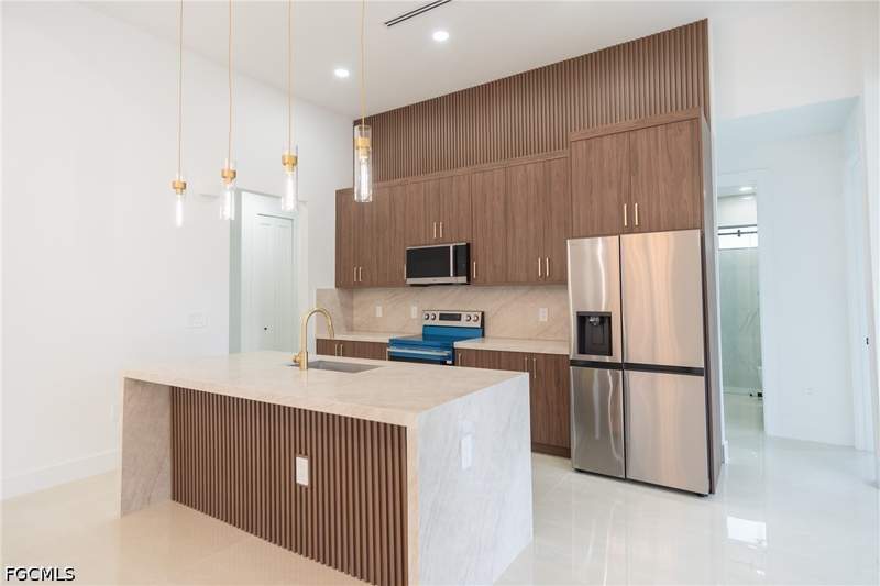 4 bedroom SingleFamilyResidence at 915 Lincoln Ave, Lehigh Acres, Lehigh Acres — photo 5