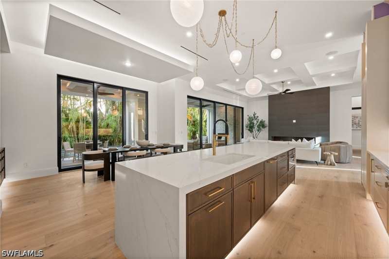 5 bedroom SingleFamilyResidence at 3840 Crayton Rd, Park Shore, Naples — photo 1
