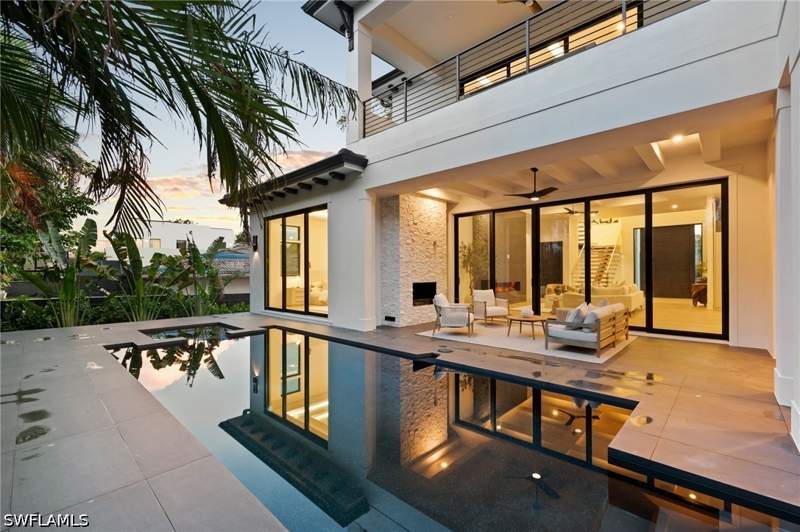 5 bedroom SingleFamilyResidence at 3840 Crayton Rd, Park Shore, Naples — photo 4