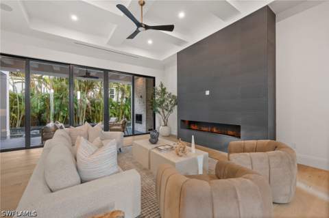 3840 Crayton Rd, Naples FL - photo 9 of 42
