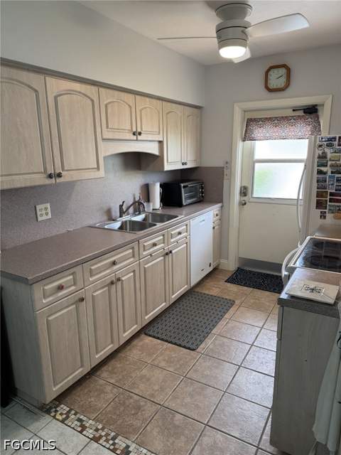 13151 Kings Point Dr 7A, Fort Myers FL - photo 7 of 33