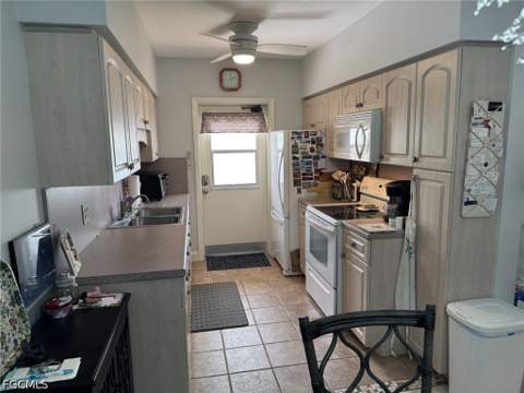 13151 Kings Point Dr 7A, Fort Myers FL - photo 8 of 33