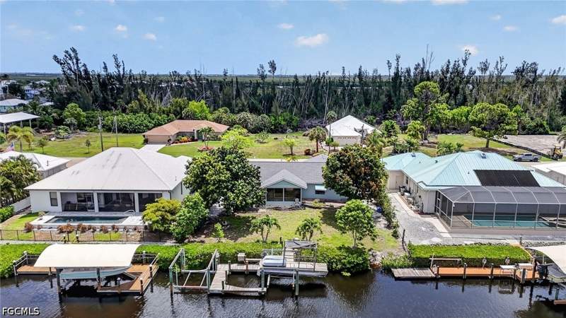 2 bedroom SingleFamilyResidence at 5330 Genesee Pkwy, Charlotte Shores, Bokeelia — photo 5