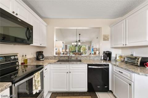 685 Squire Cir 204, Naples FL - photo 11 of 32