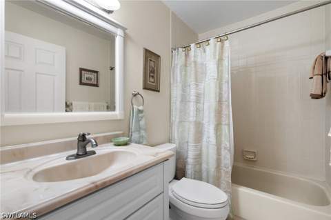 685 Squire Cir 204, Naples FL - photo 18 of 32