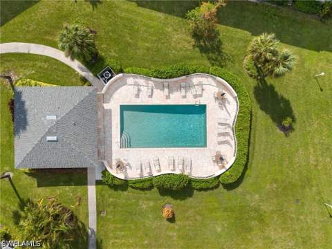 685 Squire Cir 204, Naples FL - photo 24 of 32