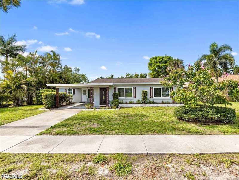 2 bedroom SingleFamilyResidence at 5521 Shaddelee Ln W, Del Portal, Fort Myers — photo 1