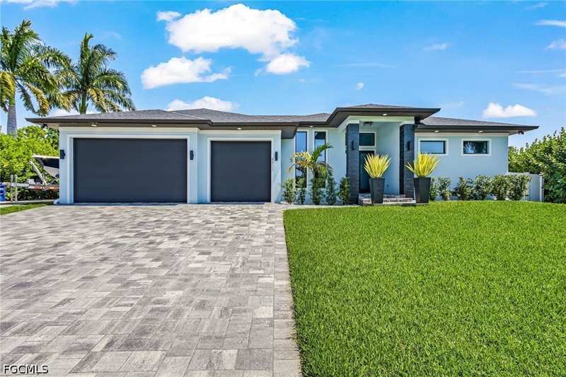 3 bedroom SingleFamilyResidence at 8800 Woodgate Manor Ct, Woodgate Estates, Fort Myers — photo 1